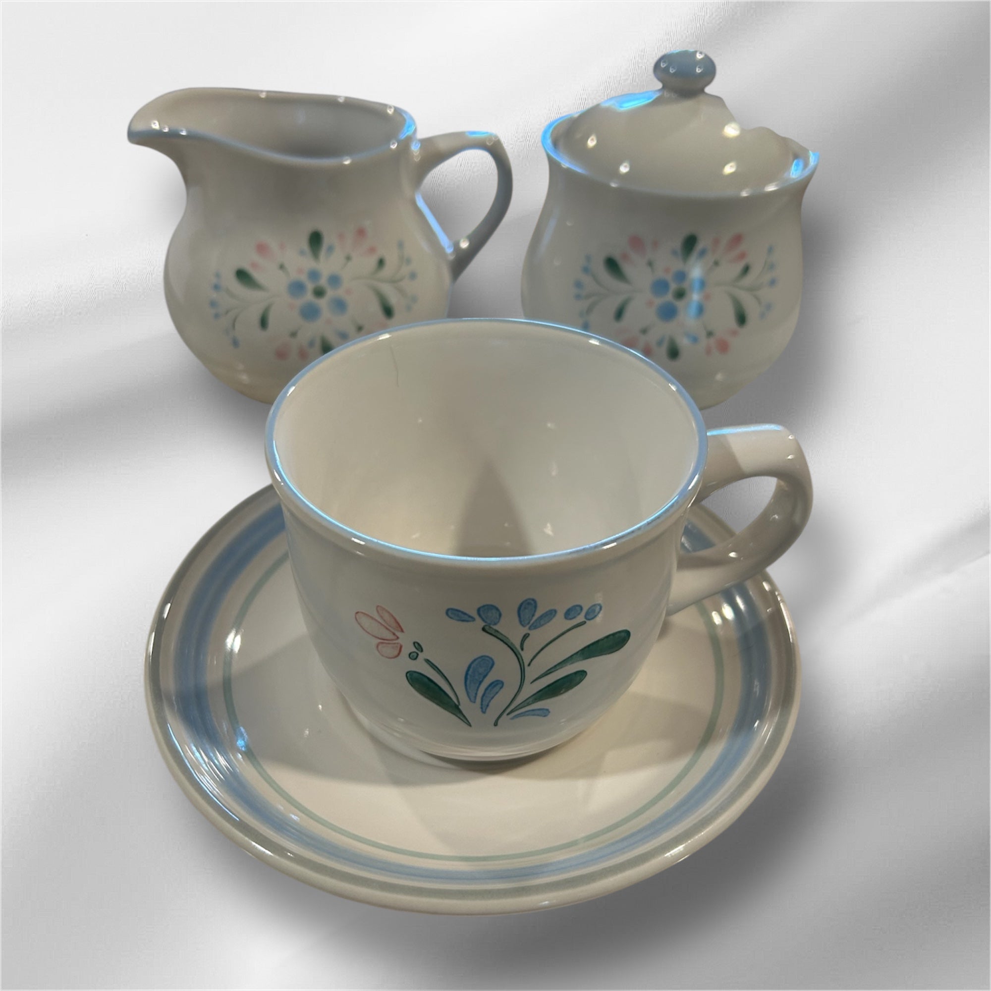 Fascino Japan Stoneware Blue Pink Flower by Yamaka. Set of 8